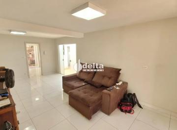 Casa · 220m² · 3 Quartos · 2 Vagas · Casa disponível para venda no bairro Cidade Jardim em Uberlândia-MG