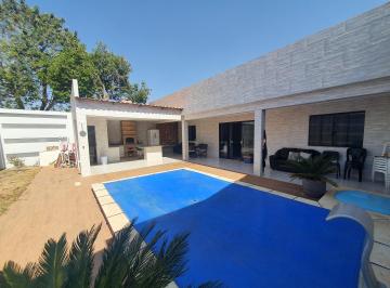 Casa de 4 quartos, Gama · Setor Sul QD 02, Espetacular 4 quartos ( 2 suítes) laje porcelanato piscina