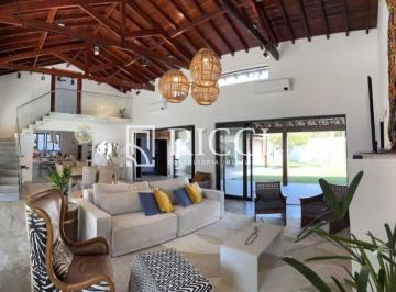 Foto 01 · Casa à Venda em Guarujá-SP, Praia do Pernambuco  Sobrado de Luxo com 4 Quartos e 1 Suíte  R$3.5M