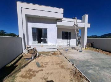 734f04561acc3b86acd1e16de804f8837a567f60 · Casa com 02 quartos, sendo 01 suíte à venda, 78 m² - Pindobas - Maricá/RJ