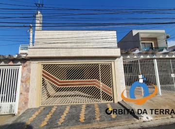 Foto 01 · Encantadora casa com 202m² de área construída, localizada em bairro tranquilo e familiar, com fácil 