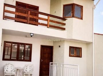 ef397d5517225c33790d4eadc00801159eef3c2f · casa com 3 quartos sendo um suíte