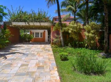 Casa · 4 Quartos · 4 Vagas · Villa Abite — Discreta por Fora, Cheia de Possibilidades por Dentro no Jardim Acapulco.