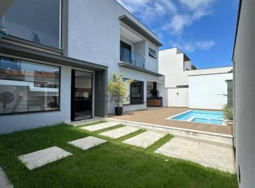 Casa · 303m² · 3 Quartos · 4 Vagas · Sobrado Alto Padrão Mobiliado à Venda / Praia do Capricórnio  Caraguatatuba