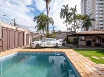 Casa · 184m² · 3 Quartos · 4 Vagas · Vendo - Casa Térrea de rua em Avenida no Jardim América, com piscina