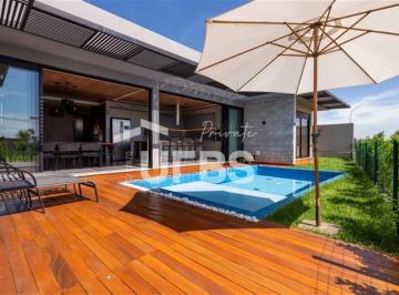 Casa · 240m² · 3 Quartos · 3 Vagas · Casa Térrea de Esquina Mobiliada