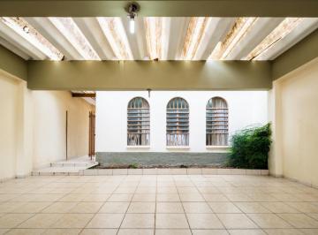 714070c8-9ee7-4d4f-b704-4b98873a78df · Funcional sobrado para venda em Vila Santo Antônio com 6 quartos, sendo 1 suíte, 236m²