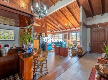 Casa · 385m² · 3 Quartos · 4 Vagas · Casa semimobiliada com 385m², 3 suítes, piscina e espaço gourmet na Chácara das
