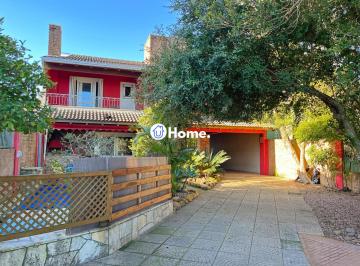 Casa · 506m² · 4 Quartos · 6 Vagas · Casa Espaçosa com 274m² e Piscina – Vista Privilegiada para o Guaíba