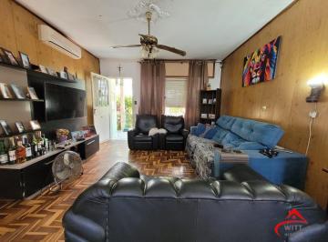 Casa · 140m² · 3 Quartos · 2 Vagas · Casa térrea com garagem no subsolo e anexo