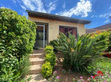 Casa · 130m² · 3 Quartos · 3 Vagas · Casa 3 dormitórios com amplo terreno