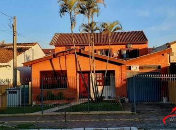 Casa · 173m² · 5 Quartos · 3 Vagas · Casa com 5 quartos, piscina e 3 vagas de garagem em Canoas.