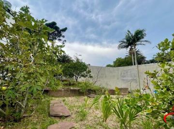 Casa · 144m² · 2 Quartos · 3 Vagas · Casa ampla com pátio gourmet e árvores frutíferas