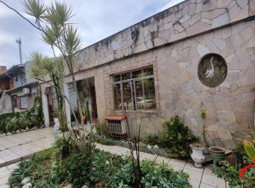 Casa · 101m² · 3 Quartos · 5 Vagas · Linda residência com 3 dormitórios no Bairro Cavalhada.
