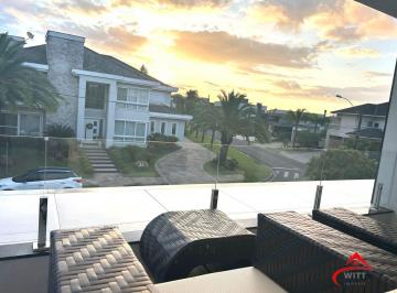 Casa · 220m² · 3 Quartos · 3 Vagas · Casa Alto Padrão com 3 Suítes e Piscina no Alphaville