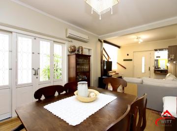 Casa · 217m² · 4 Quartos · 3 Vagas · Casa de 4 quartos, 3 banheiros, 3 vagas no bairro Rio Branco