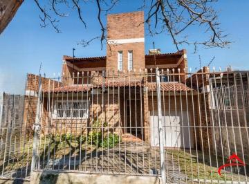 Comercial · 230m² · 3 Quartos · 2 Vagas · Casa 3 dormitorio com 230m2 pátio com piscina no bairro Itu Sabará