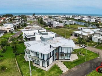 Casa · 536m² · 5 Quartos · 2 Vagas · Mansão no Ocean Side para Comprar com  562,80m²