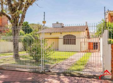Casa · 150m² · 2 Quartos · 7 Vagas · Casa de 2 quartos, 2 banheiros,pátio,churrasqueira, 7 vagas no bairro Guarujá.