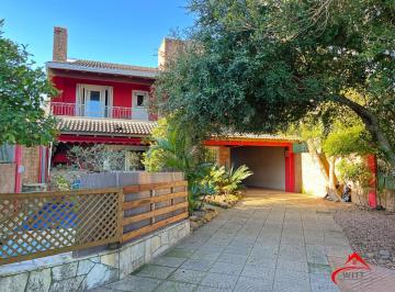 Casa · 506m² · 4 Quartos · 6 Vagas · Casa Espaçosa com 274m² e Piscina – Vista Privilegiada para o Guaíba