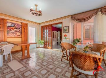 Casa · 360m² · 3 Quartos · 4 Vagas · Casa com 3 dormitórios,1 suíte, 4 banheiros e 4 vagas, 203m² no Jardim Itu.