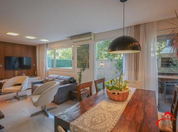Casa · 180m² · 3 Quartos · 2 Vagas · Casa em condomínio no bairro Teresópolis