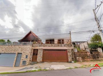 Casa · 166m² · 3 Quartos · 2 Vagas · Casa de 3 quartos, churrasqueira, terraço, 2 vagas no bairro Glória.
