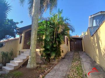 Casa · 235m² · 3 Quartos · 4 Vagas · Casa de 3 dormitórios, piscina e 4 vagas de garagem em Canoas.