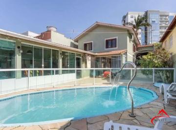 Casa · 388m² · 3 Quartos · 3 Vagas · Casa térrea 100% mobiliada com 3 dormitórios, suíte, piscina e 3 vagas.