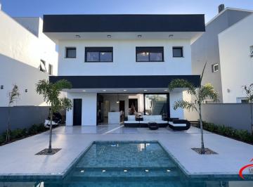 Casa · 220m² · 3 Quartos · 4 Vagas · Casa em condomínio fechado