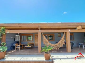 Casa · 184m² · 3 Quartos · 3 Vagas · Casa com 04 dormitórios e piscina na praia de Imbé/ RS.