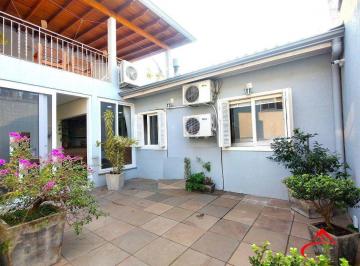 Casa · 220m² · 4 Quartos · 2 Vagas · Casa com 4 dormitórios, espaço gourmet e terraço na Zona Norte de Porto Alegre