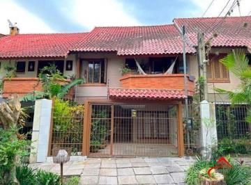 .jpg+2025-03-04 · Casa em Porto Alegre, no bairro Guarujá, com 3 dormitório(s), e 3 banheiros, à v