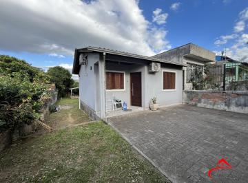 Casa · 46m² · 2 Quartos · 2 Vagas · Casa com pátio grande semi-mobiliada no Bairro Camaquã.
