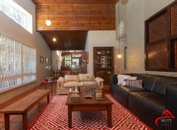 Casa · 350m² · 5 Quartos · 5 Vagas · Casa em Condomínio com 5 quartos, 3 vagas e 350m²
