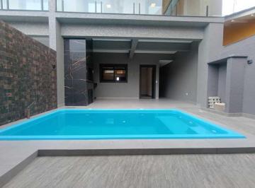 Casa · 155m² · 4 Quartos · 3 Vagas · Casa de rua : Sobrado / Residencial / Praia de Leste