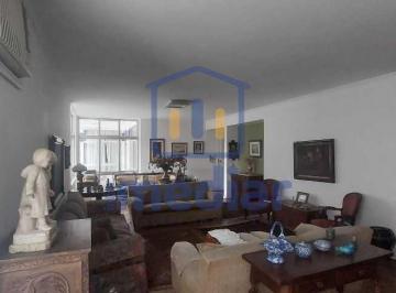 Apartamento · 200m² · 3 Quartos · 1 Vaga · Amplo apartamento na melhor localização do Gonzaga, com 3 quartos . 1 vaga
