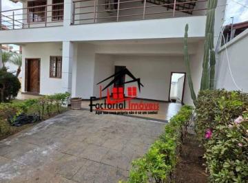 Casa · 324m² · 5 Quartos · 6 Vagas · Casa de Luxo com Suíte Master, Área Gourmet e Amplo Espaço Externo à venda no bairro Álvaro Camargos