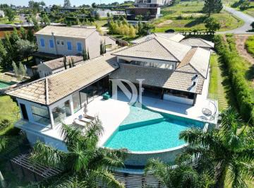 Casa · 757m² · 6 Quartos · 3 Vagas · Casa de Luxo à Venda no Condomínio Terras de São José II – Vista Permanente para a Mata e um Pôr do 