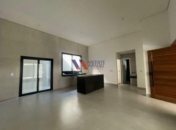 Sala conjugada · Casa com 183m²: Cozinha com Ilha, Espaço Gourmet e 4 Vagas a 5 min do Centro