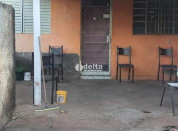 Casa · 375m² · 2 Quartos · Colonia disponível para venda no bairro Dona Zumira em Uberlândia-MG