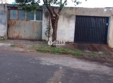 Casa · 240m² · 2 Quartos · 1 Vaga · Casa residencial disponível para venda no bairro Pacaembu em Uberlândia-MG.