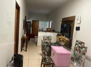 Casa · 250m² · 3 Quartos · 2 Vagas · Casa residencial  disponível para venda no bairro Planalto em Uberlândia-MG