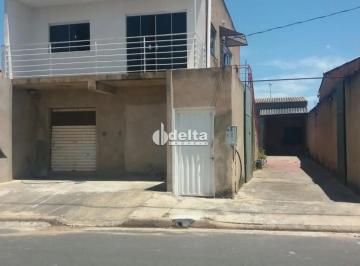 Casa · 300m² · 3 Quartos · 2 Vagas · Sobrado disponível para venda no bairro Shopping Park em Uberlândia-MG
