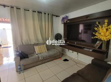 Casa · 200m² · 2 Quartos · 3 Vagas · Casa com 2 quartos disponível para locação no bairro Residencial Pequis em Uberlândia-MG.