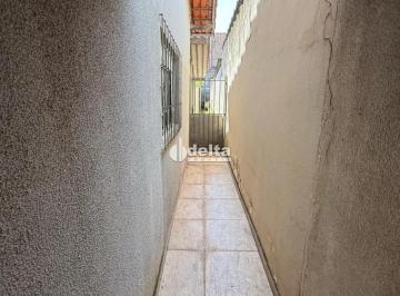 Casa · 360m² · 3 Quartos · 2 Vagas · Casa disponível para venda no bairro Santa Mônica em Uberlândia MG