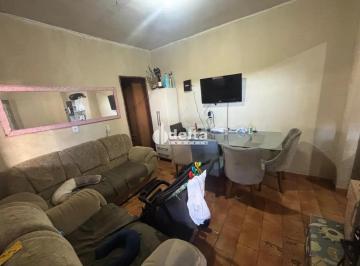 Casa · 300m² · 4 Quartos · 1 Vaga · Casa residencial disponível para venda no bairro Tibery em Uberlândia-MG.