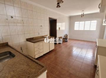 Casa · 204m² · 3 Quartos · 3 Vagas · Casa com 3 quarto 1 sendo suíte disponível para locação e venda no bairro Santa Mônica em Uberlândia