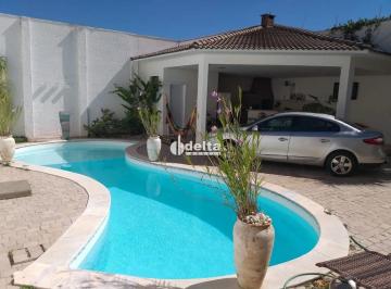 Casa · 490m² · 4 Quartos · 7 Vagas · Casa disponível para venda no bairro Jardim Colina em Uberlândia-MG