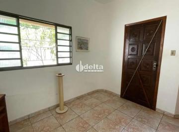 Casa · 360m² · 3 Quartos · 4 Vagas · Casa disponível para venda no bairro Santa Mônica em Uberlândia MG